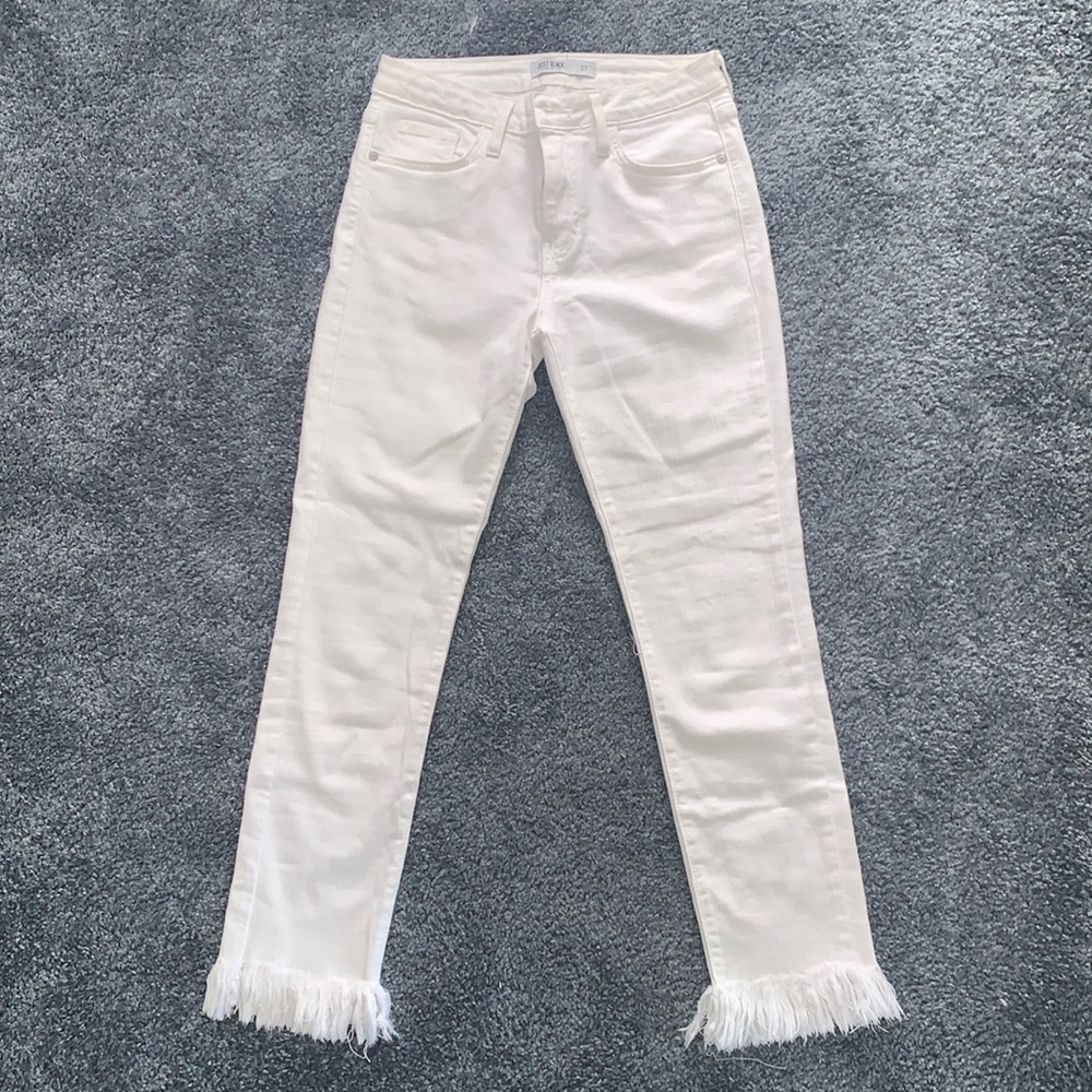 BRAND NEW WHITE SKINNY JEANS!